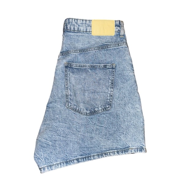 ZARA Classic Mom Fit High Waist Rise Denim Jean Shorts Acid Wash Size 10 - Picture 6 of 15